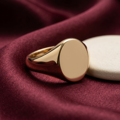 Aerivova Eclipse Oval Signet Ring, a Classic-Inspired Focal Shape for Clean Tailoring and Contemporary Ring Styling